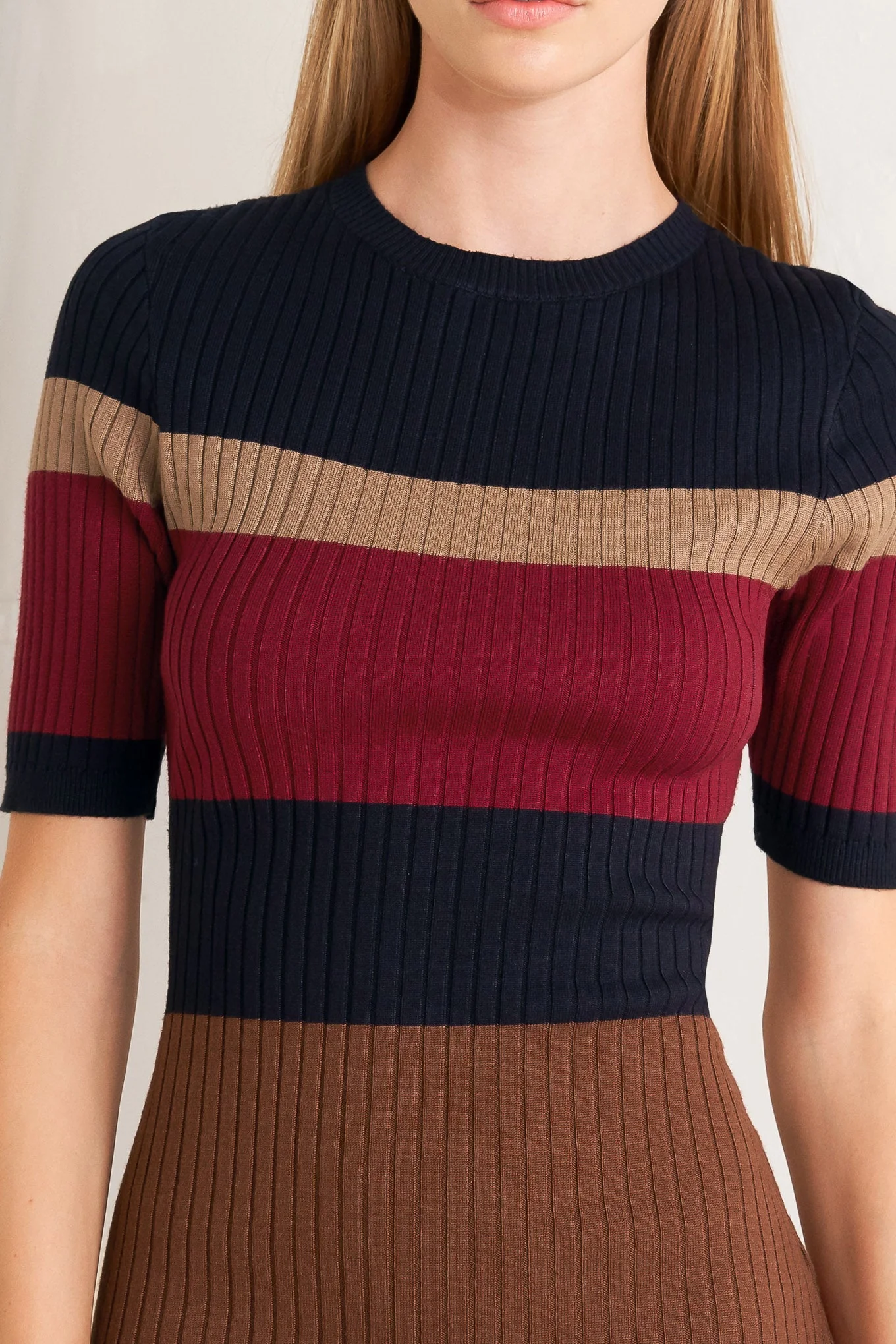 BLACK & BURGUNDY COLOR BLOCKED MIDI SWEATER DRESS - Image 2
