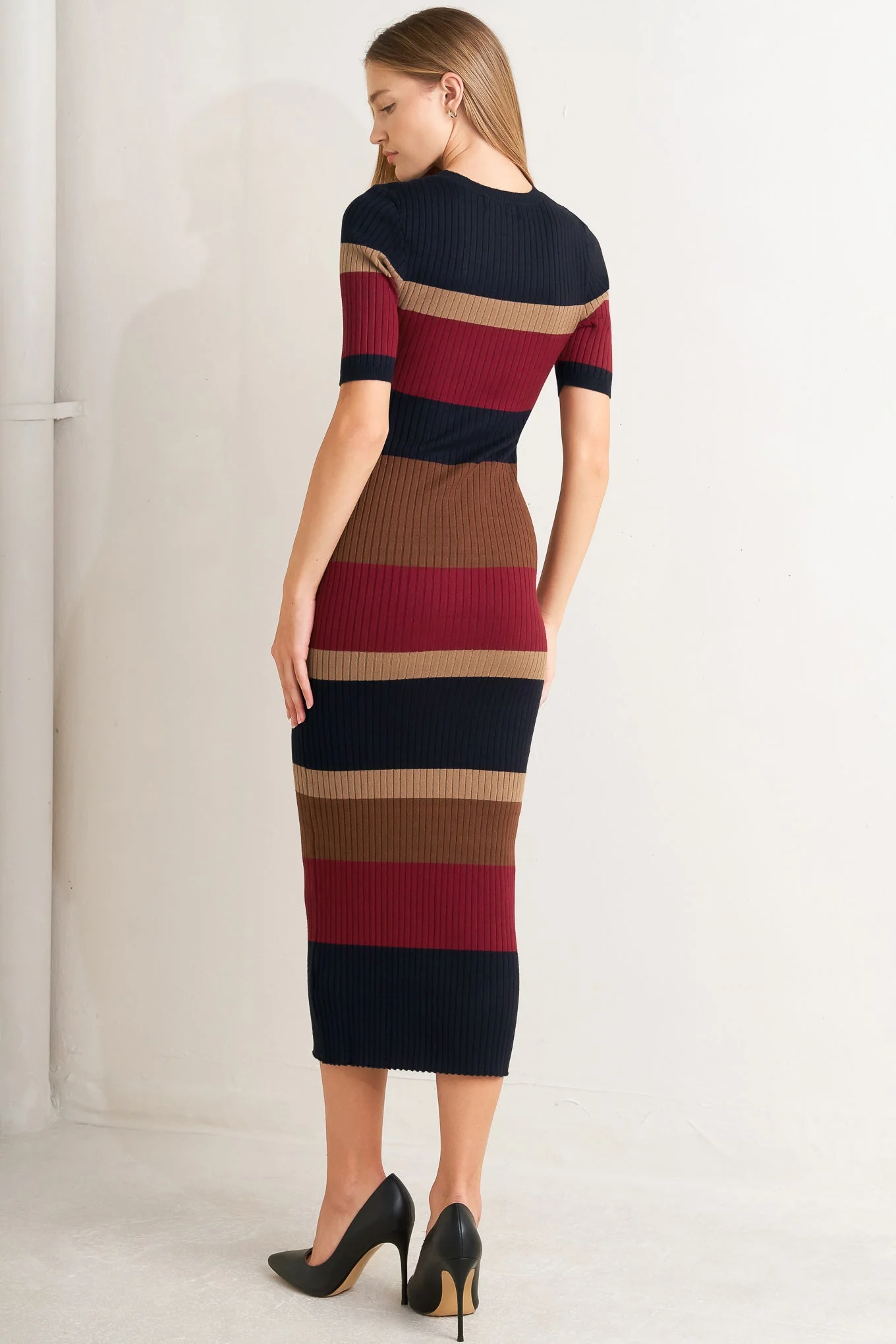 BLACK & BURGUNDY COLOR BLOCKED MIDI SWEATER DRESS - Image 3