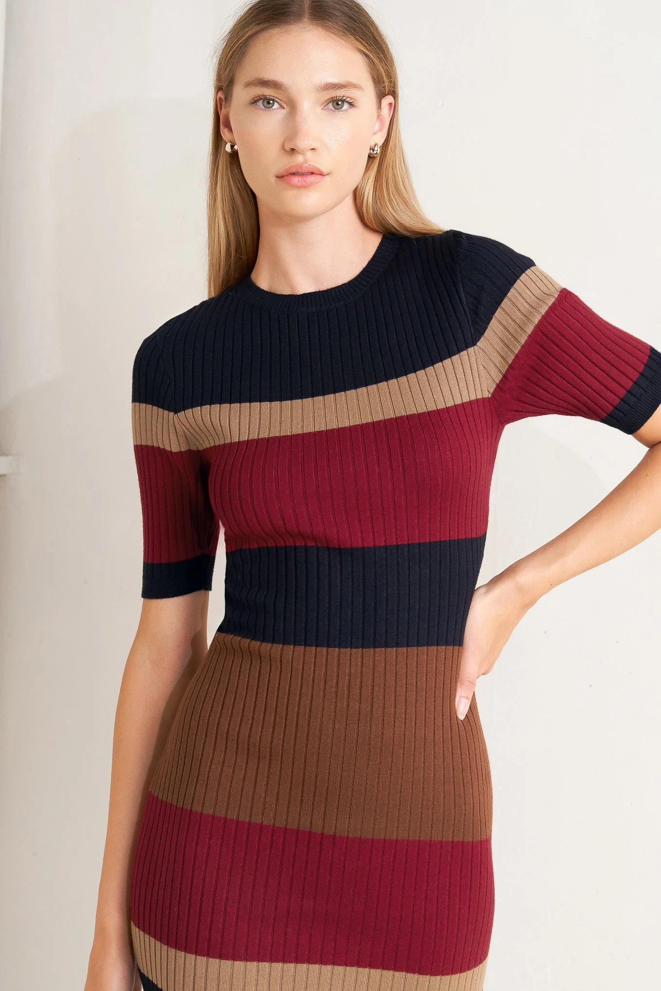 BLACK & BURGUNDY COLOR BLOCKED MIDI SWEATER DRESS - Image 6