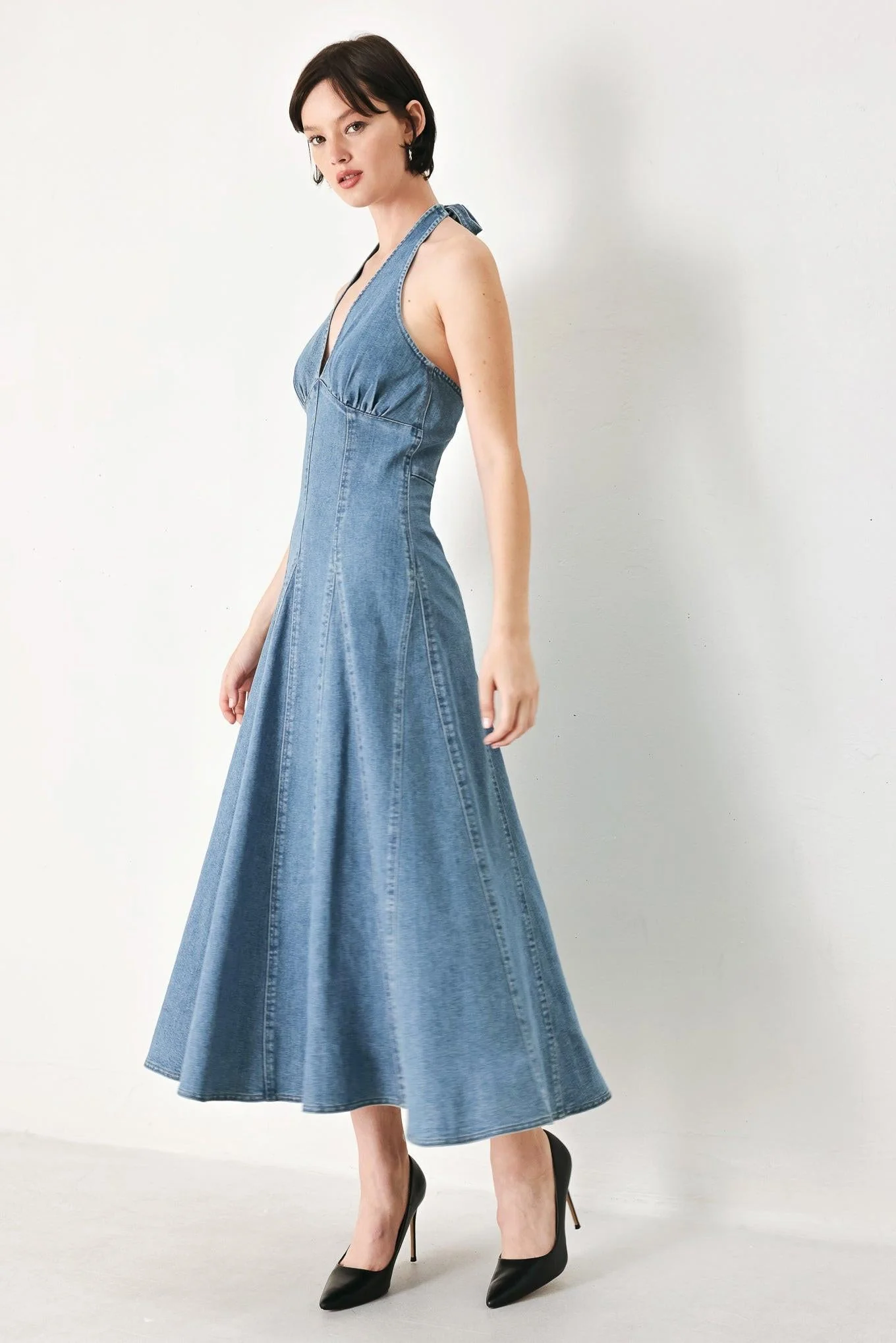 BLUE HALTER DENIM MIDI DRESS - Image 4