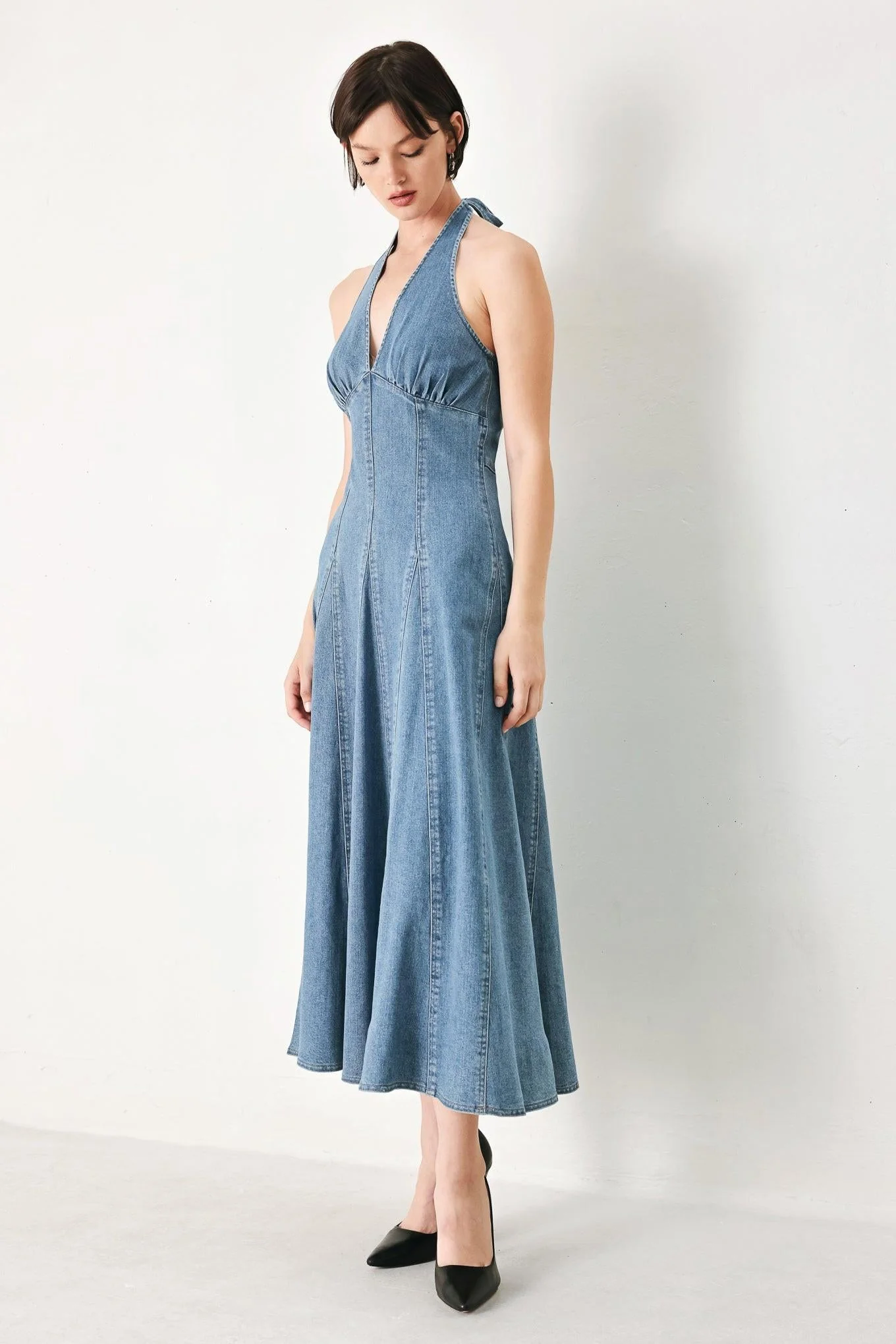 BLUE HALTER DENIM MIDI DRESS - Image 5