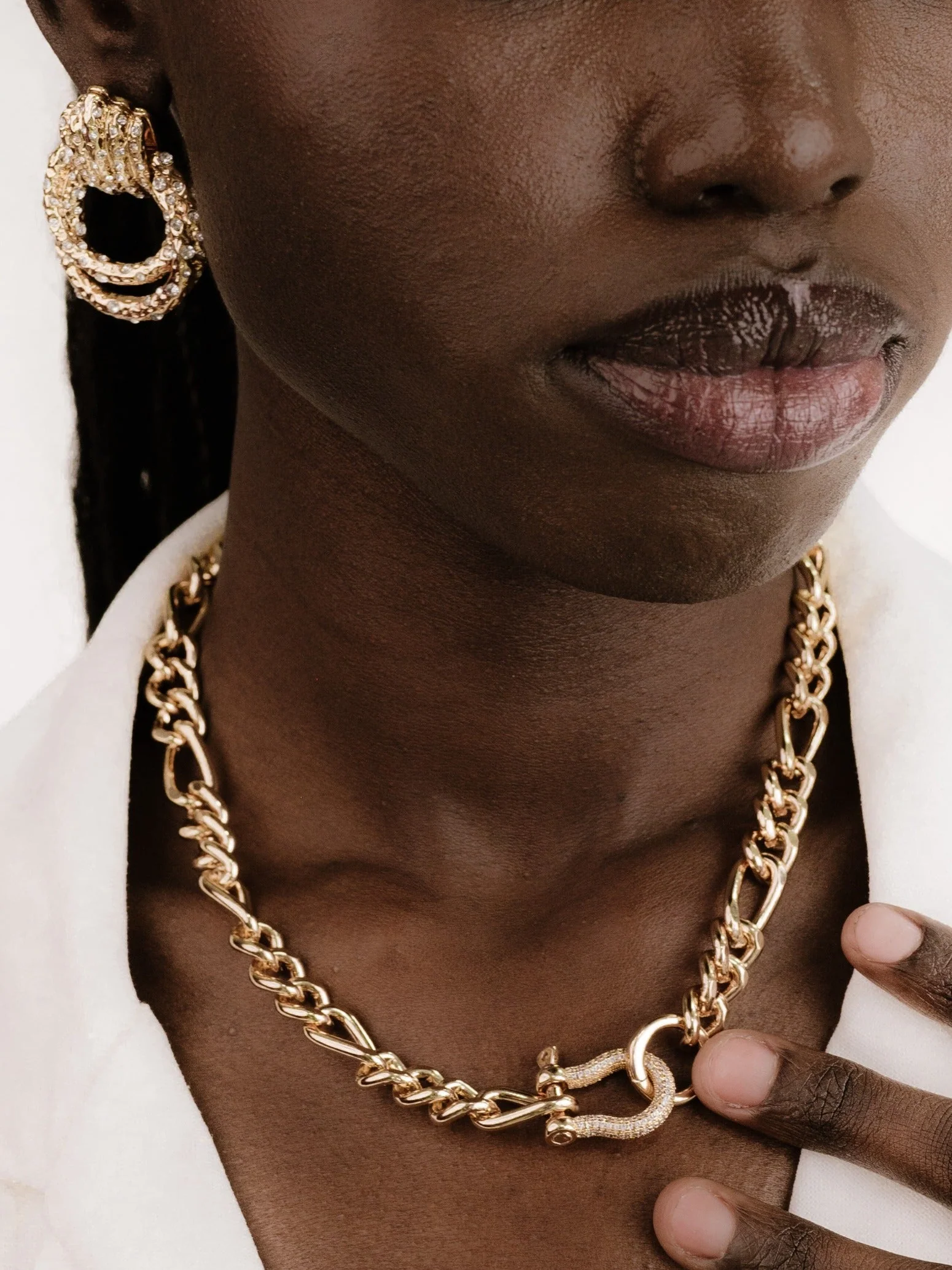 Cuffed Love Chain Link Necklace - Image 4