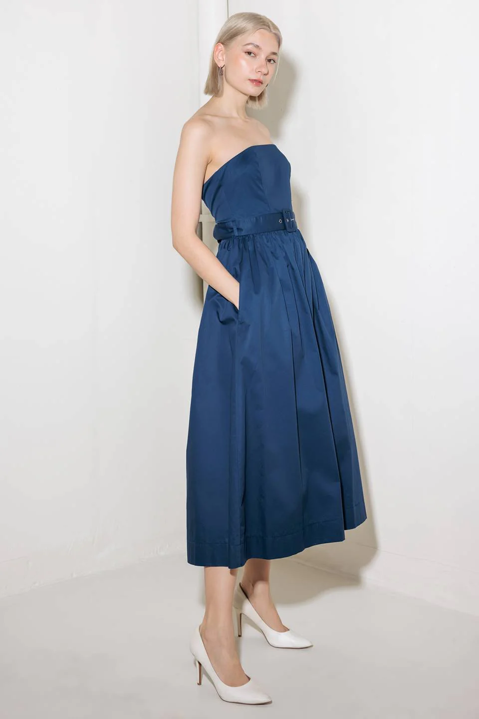 ENDLESSLY CHARMING STRAPLESS NAVY MIDI DRESS - Image 4