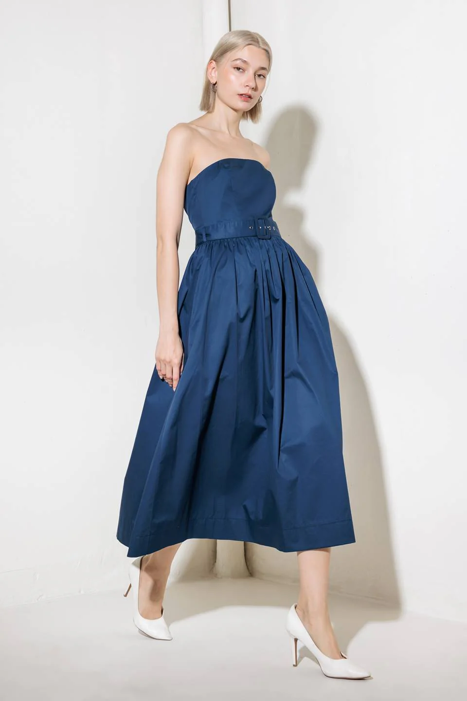 ENDLESSLY CHARMING STRAPLESS NAVY MIDI DRESS - Image 6
