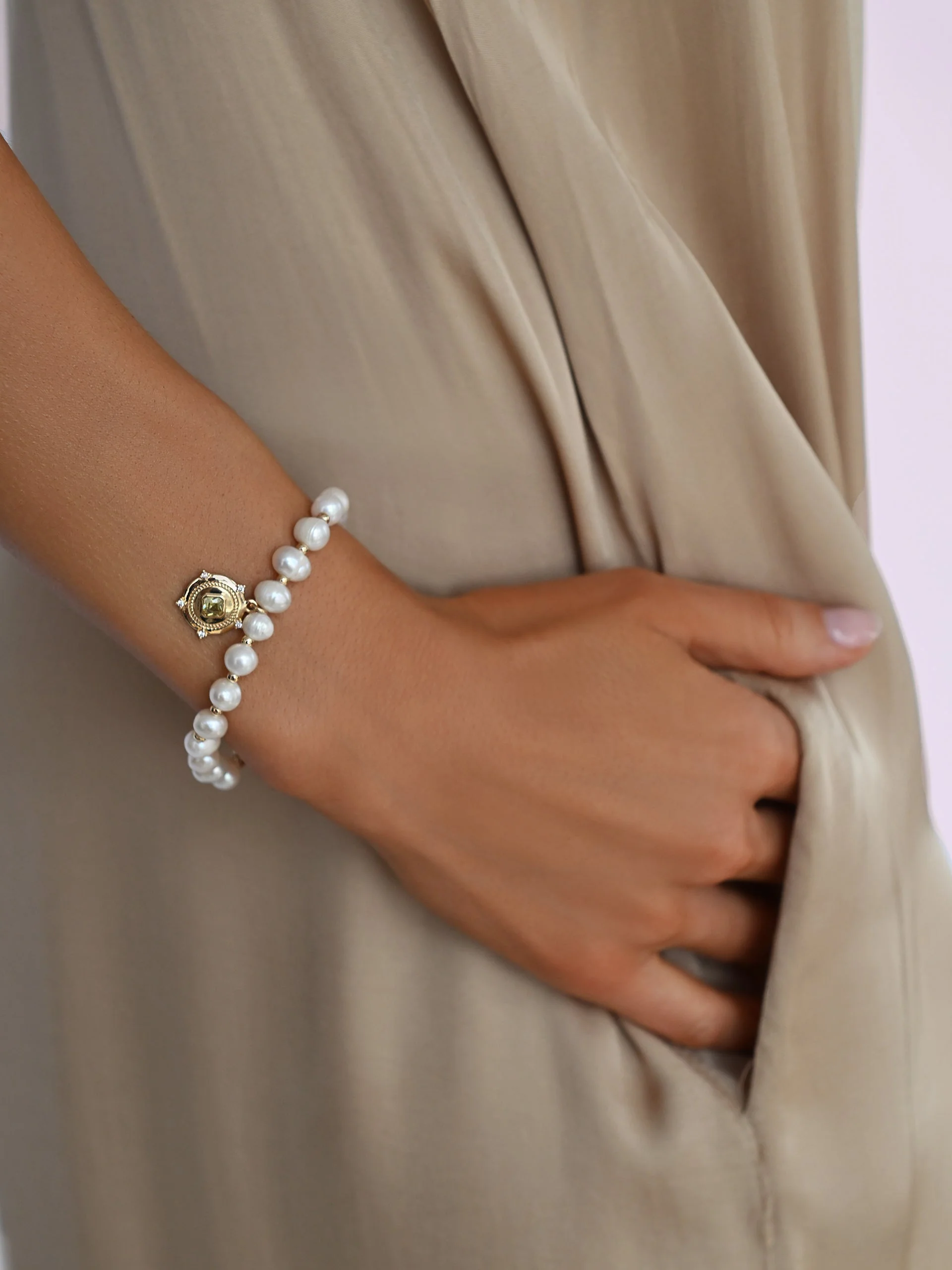Eternal Gleam Pearl Bracelet - Image 3
