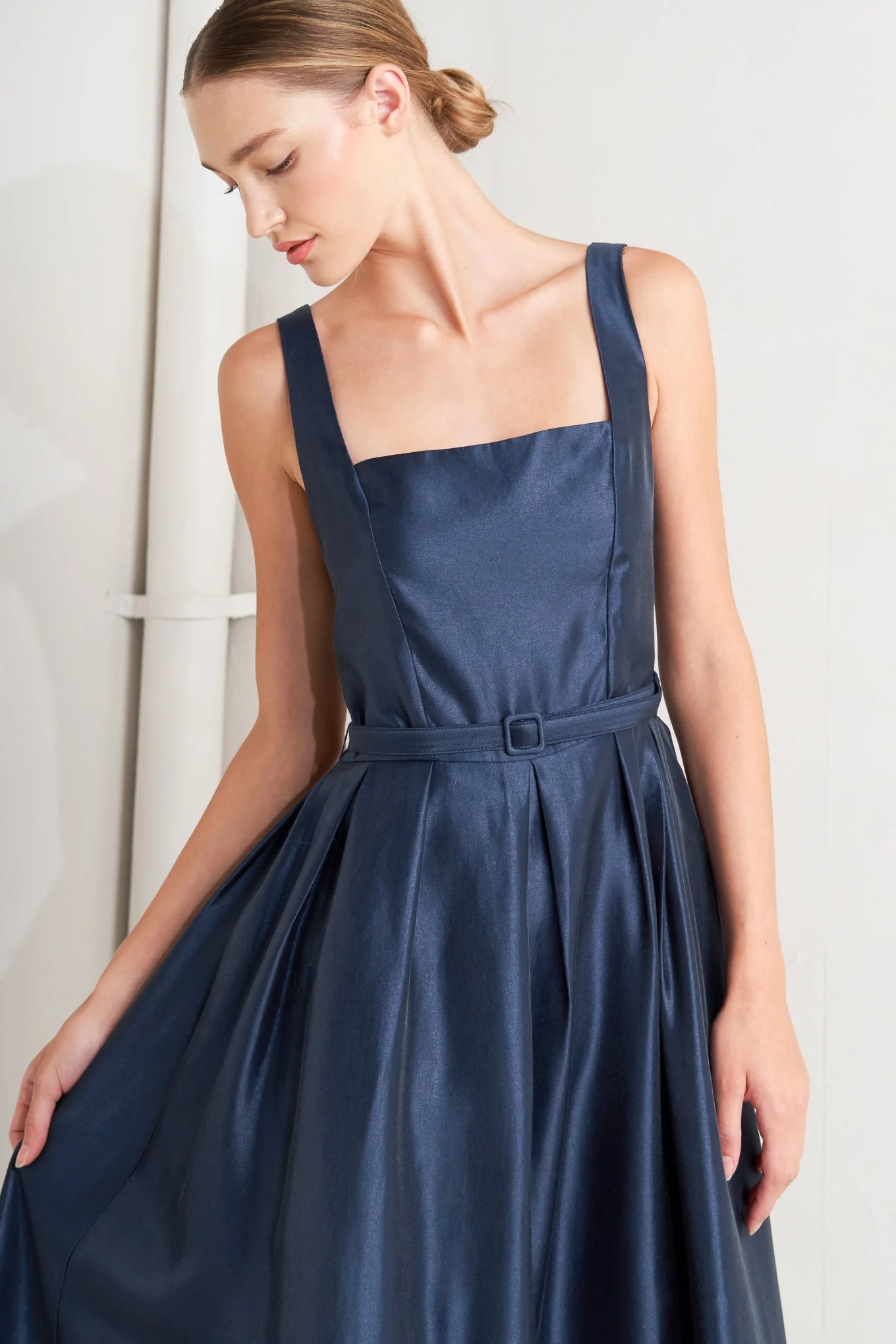 FEMME SILHOUETTE NAVY MIDI DRESS - FINAL SALE - Image 3