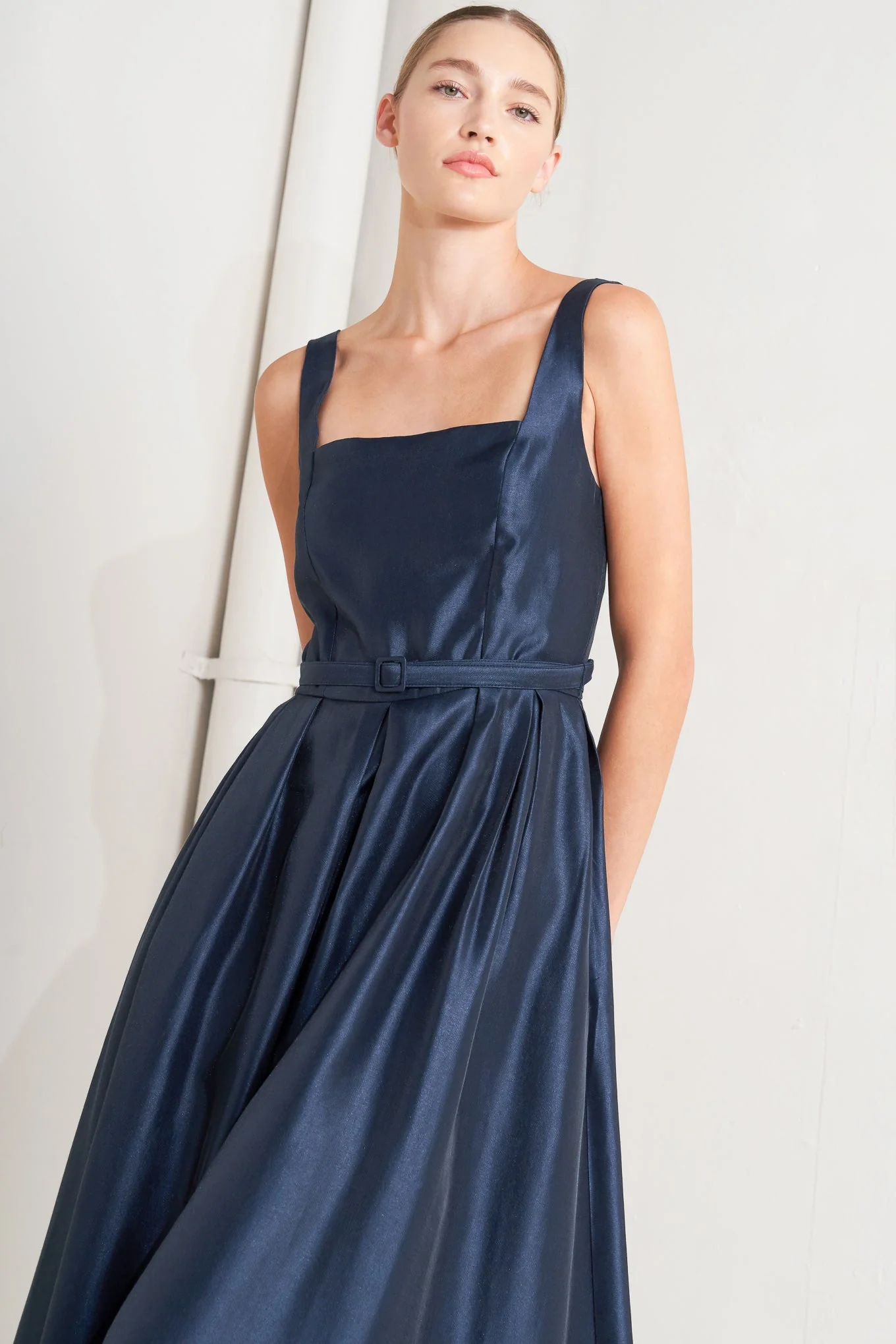 FEMME SILHOUETTE NAVY MIDI DRESS - FINAL SALE - Image 4