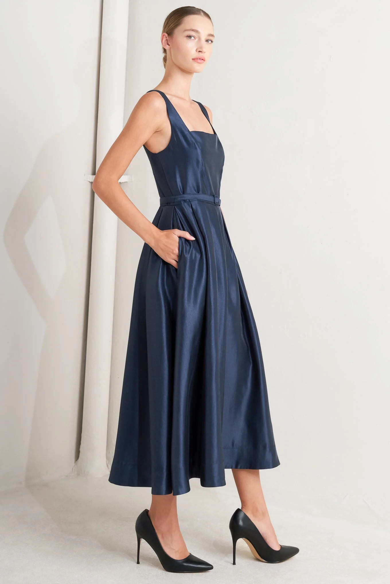 FEMME SILHOUETTE NAVY MIDI DRESS - FINAL SALE - Image 6