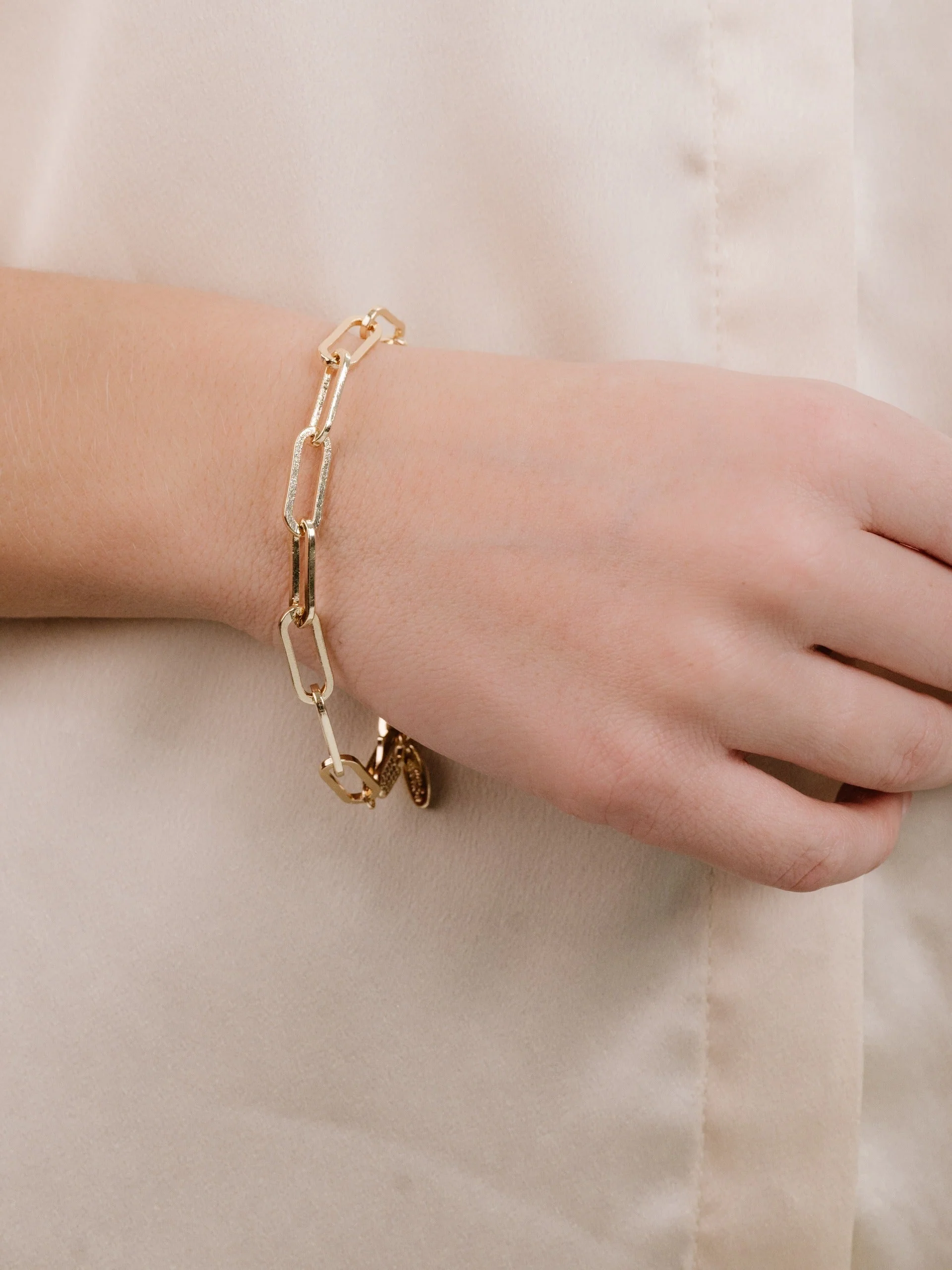 Interlinked Chain Bracelet - Image 3
