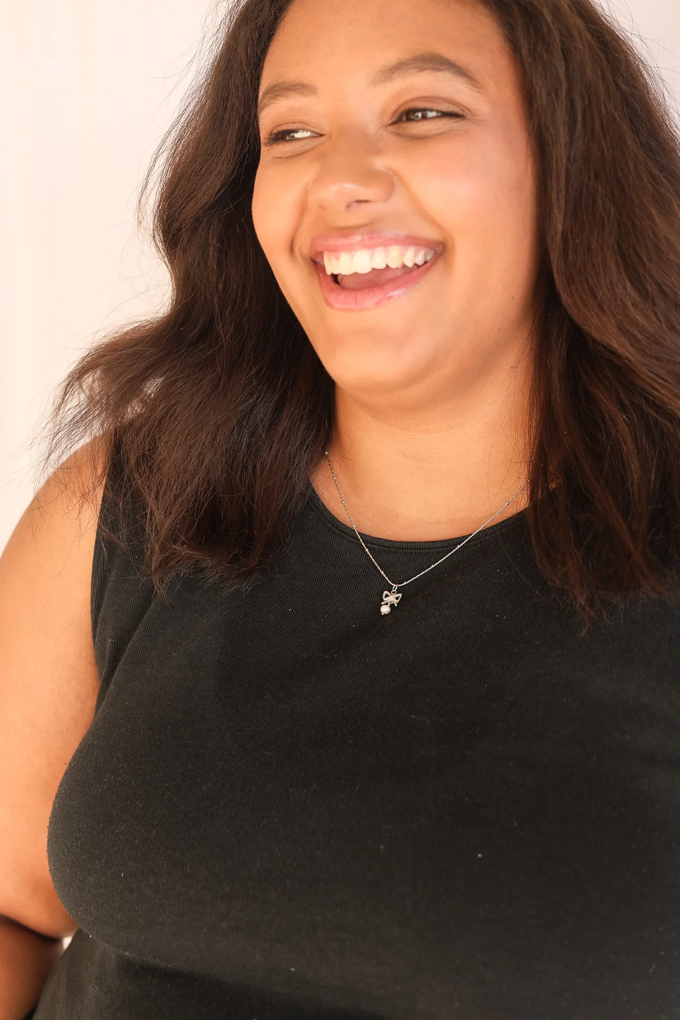 Jane Bow & Pearl Necklace - Image 4