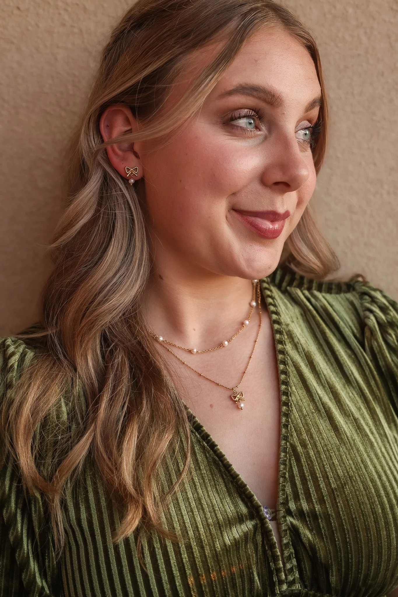 Jane Bow & Pearl Necklace - Image 6