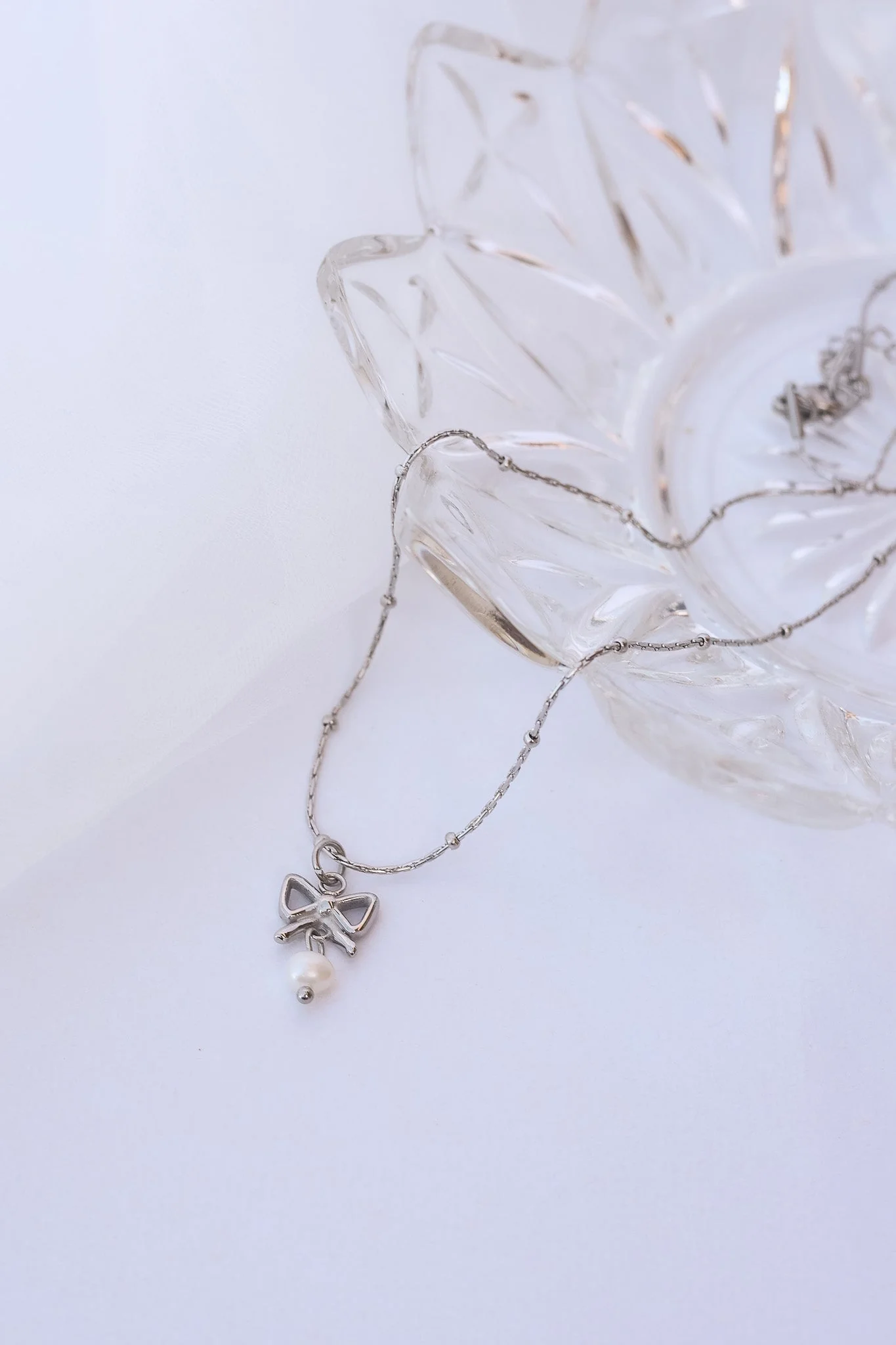 Jane Bow & Pearl Necklace - Image 9