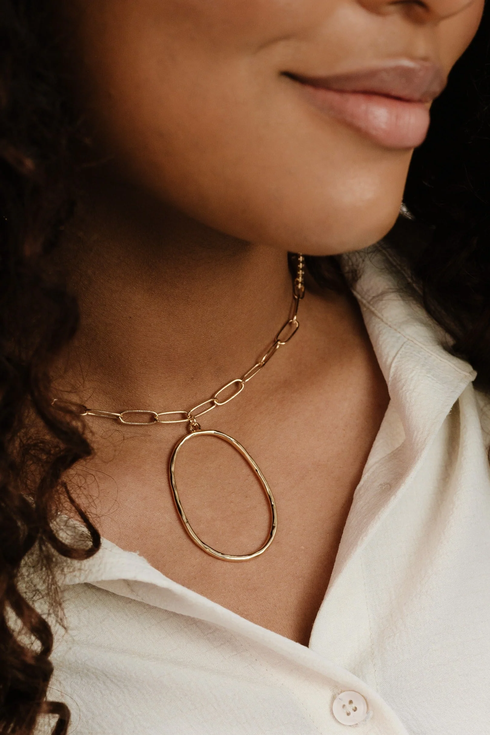 Large Oval Pendant Chain Link Necklace - Image 5