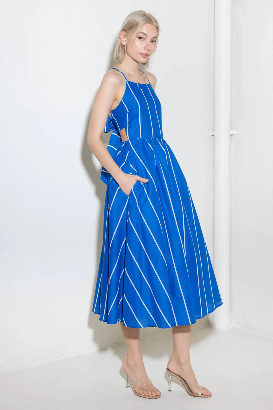 LET THE GOOD IN - BLUE STRIPE - TIE BACK MIDI DRESS - Image 6