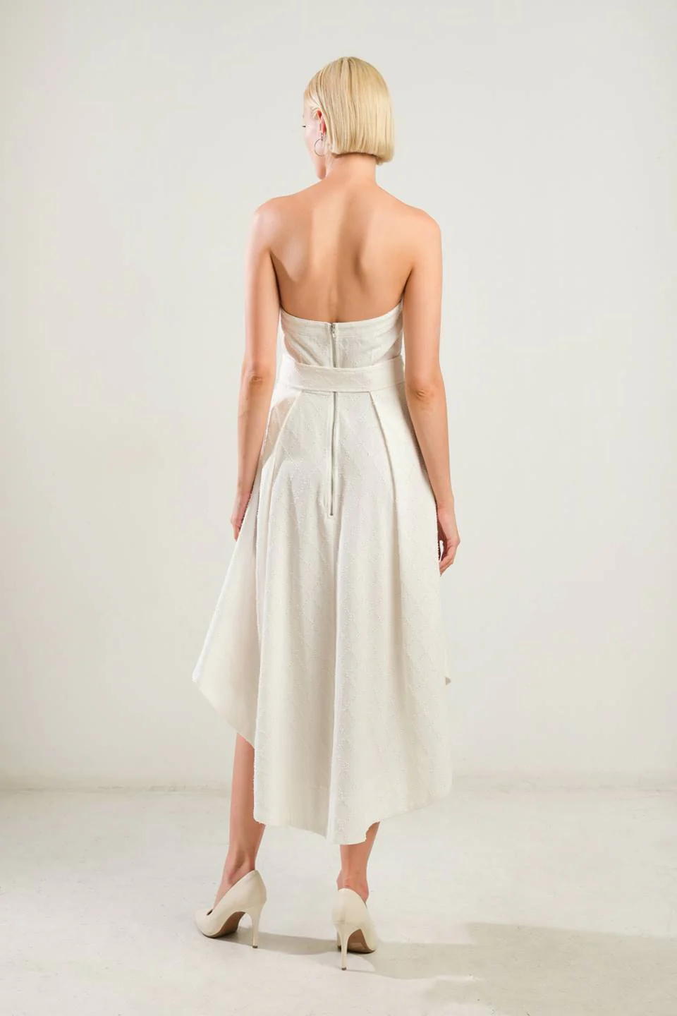 LIFE'S COMPASS - WHITE STRAPLESS MIDI DRESS - Image 2