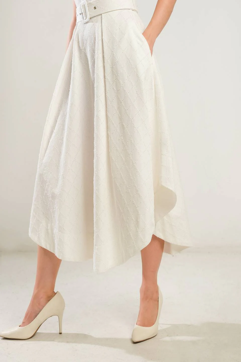 LIFE'S COMPASS - WHITE STRAPLESS MIDI DRESS - Image 4