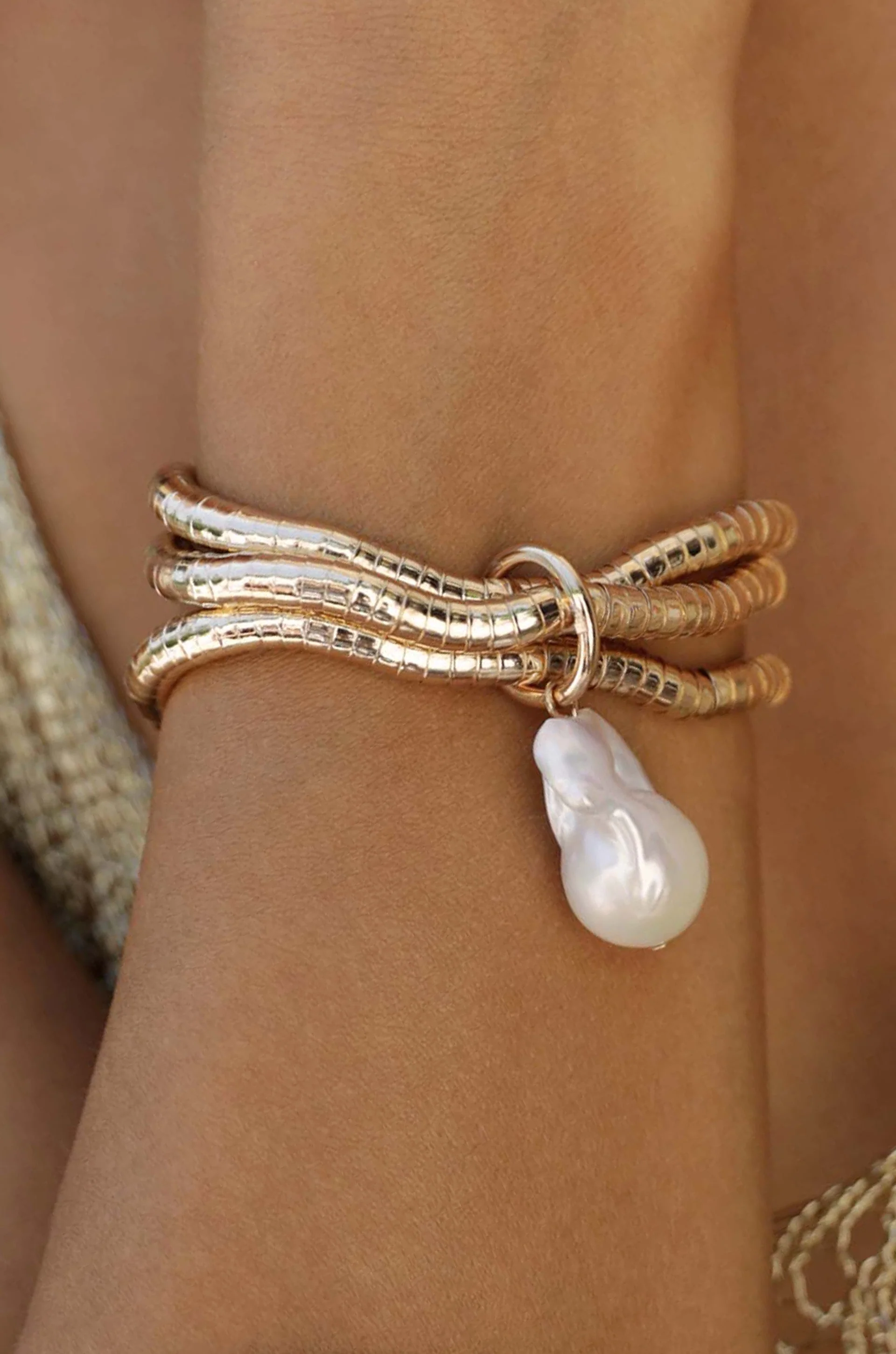 Liquid Gold and Pearl Stretch Bracelet - Image 2
