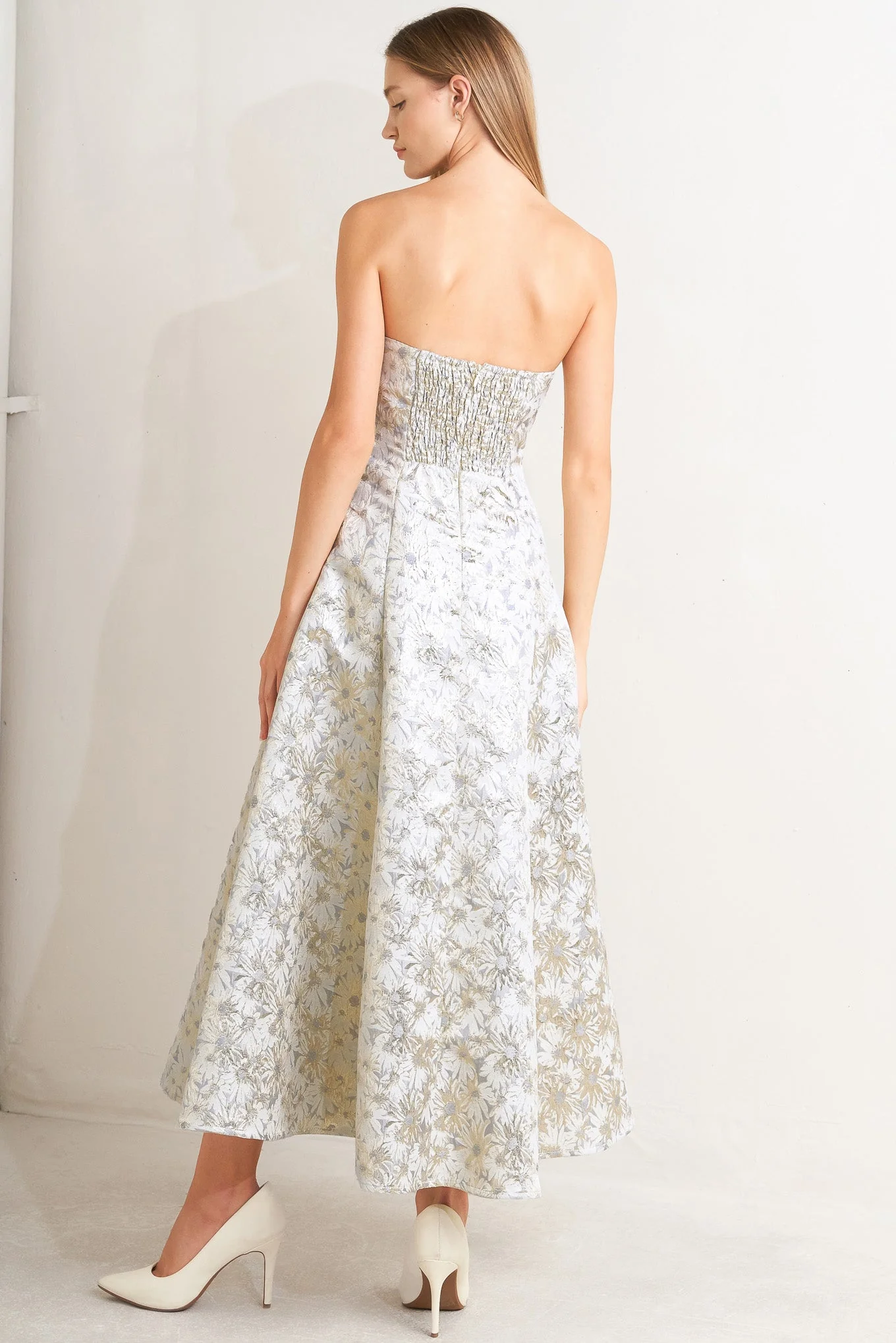 WHITE & GOLD JACQUARD STRAPLESS MIDI DRESS - Image 2