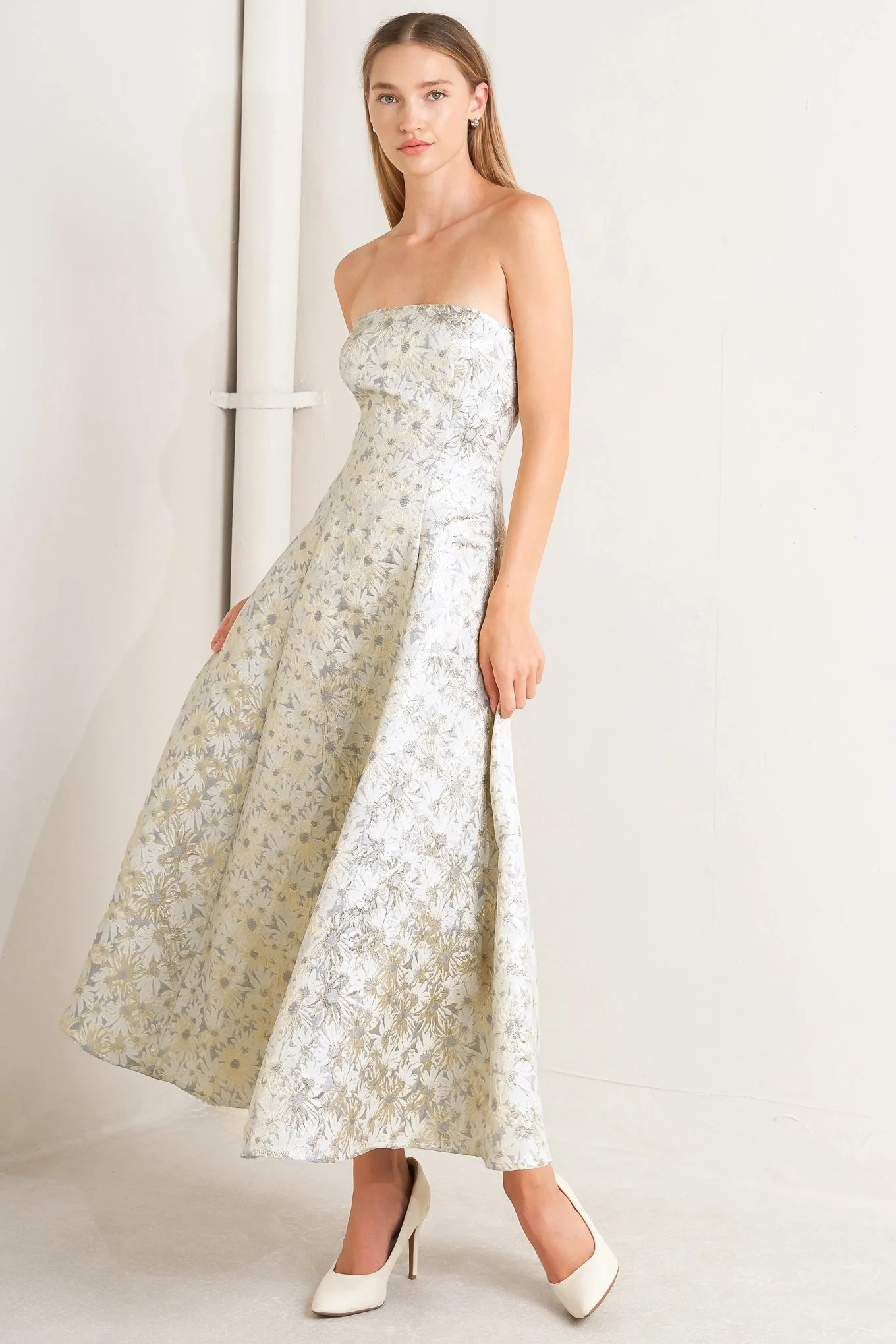 WHITE & GOLD JACQUARD STRAPLESS MIDI DRESS - Image 5