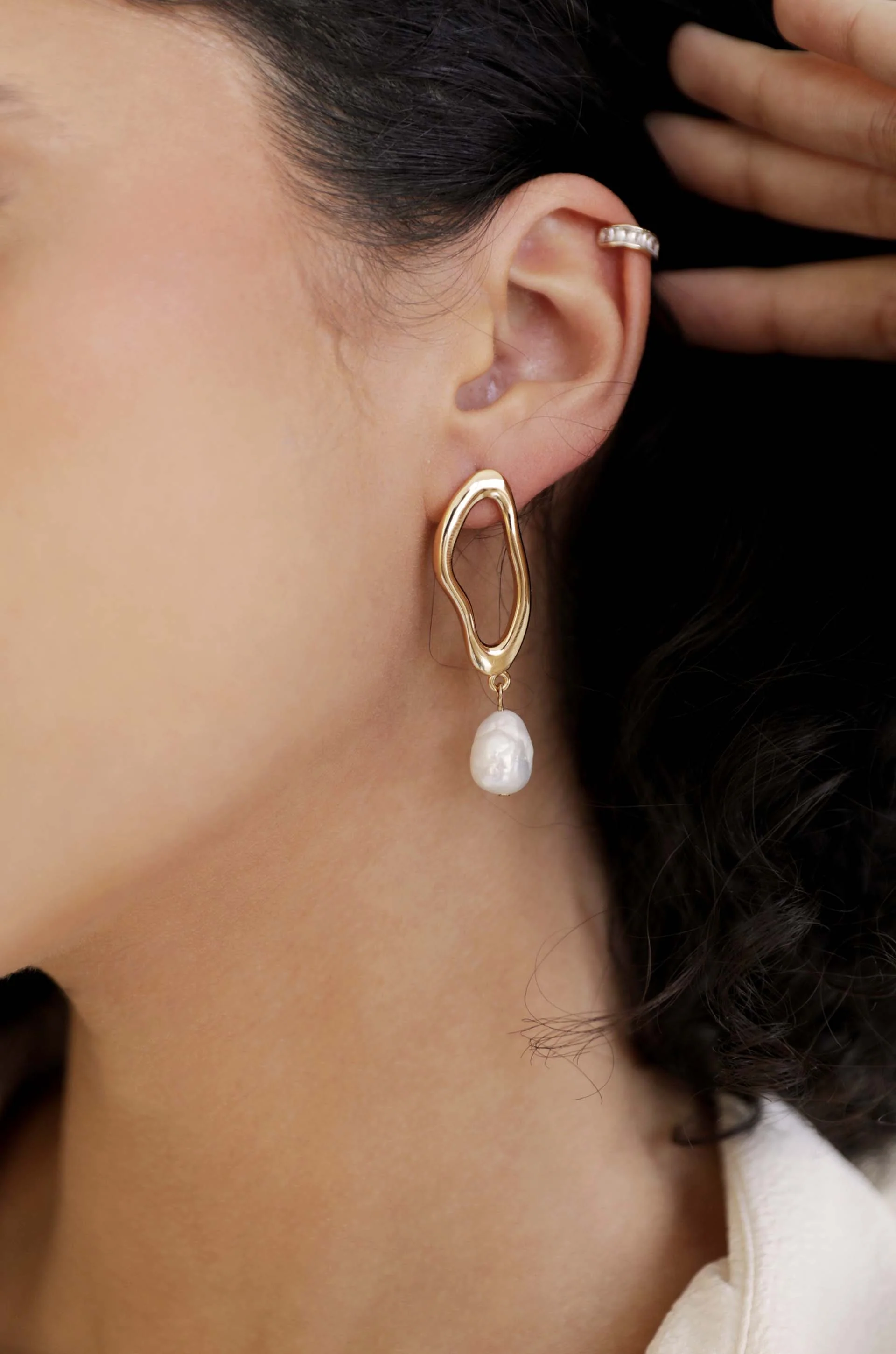 Open Circle Freshwater Pearl Earrings - Image 3