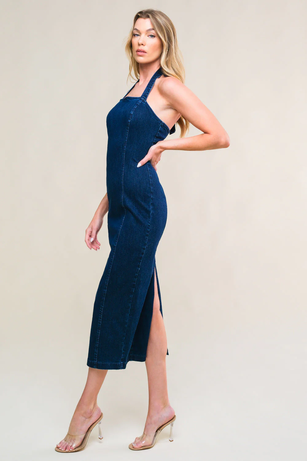 SO QUINTESSENTIAL - BODYCON HALTER DENIM MIDI DRESS - Image 4