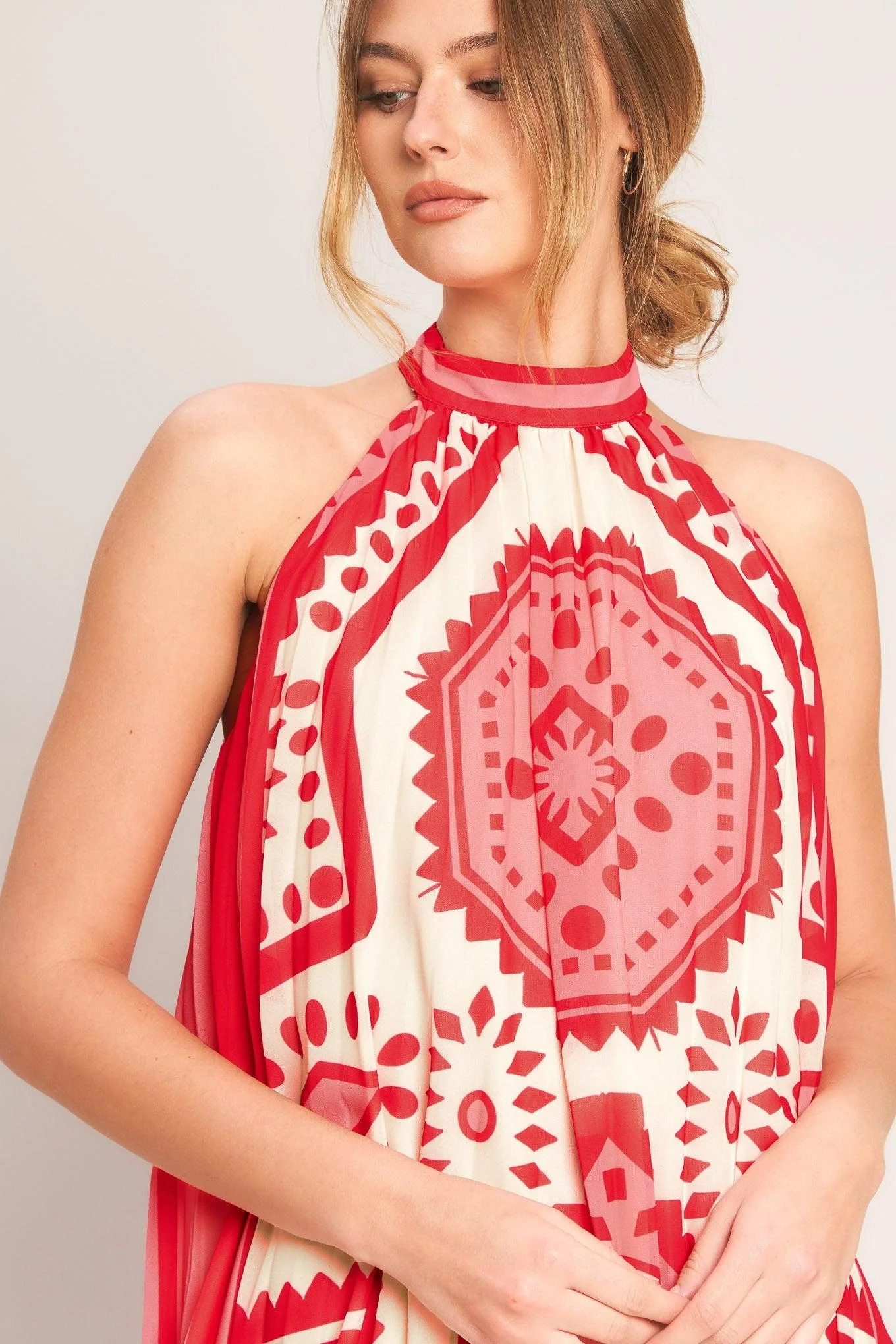 SUNSET MEDALLION PLEATED MINI DRESS - Image 6